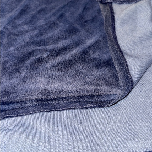 Umgee light grayish blue velour short sleeve top w/side slits (XL) - EUC! - Picture 2 of 10